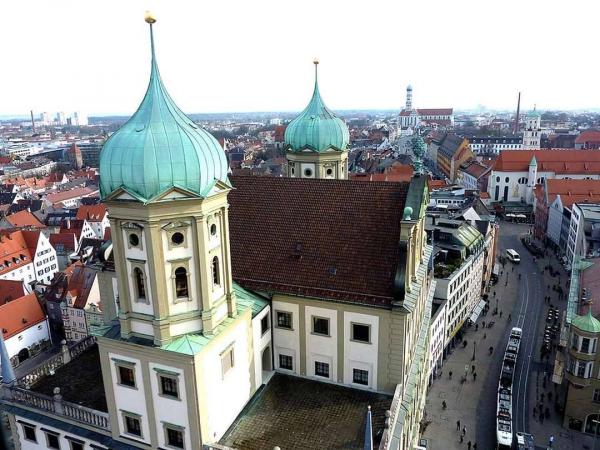 Augsburg - Rathaus mit Blick in die Maximilianstrae